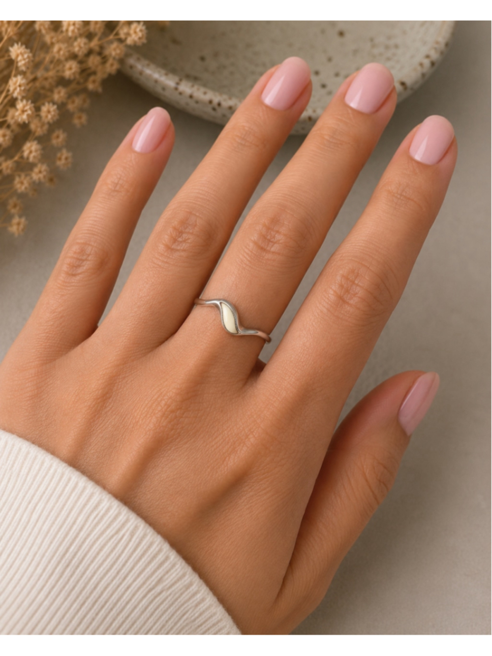 Vintage AVP 925 Sterling Silver Cream Inlay Wave Ring Size 7 Minimalist
